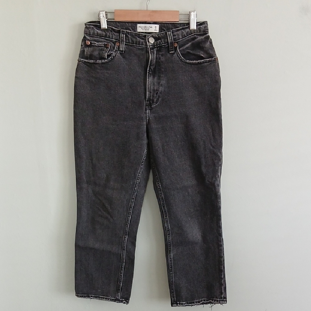 Abercrombie & Fitch Black The Ankle Straight Ultra High Rise Short Size 26 /2